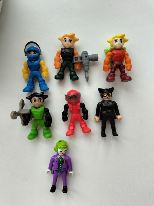 Продам фигурки из киндера.