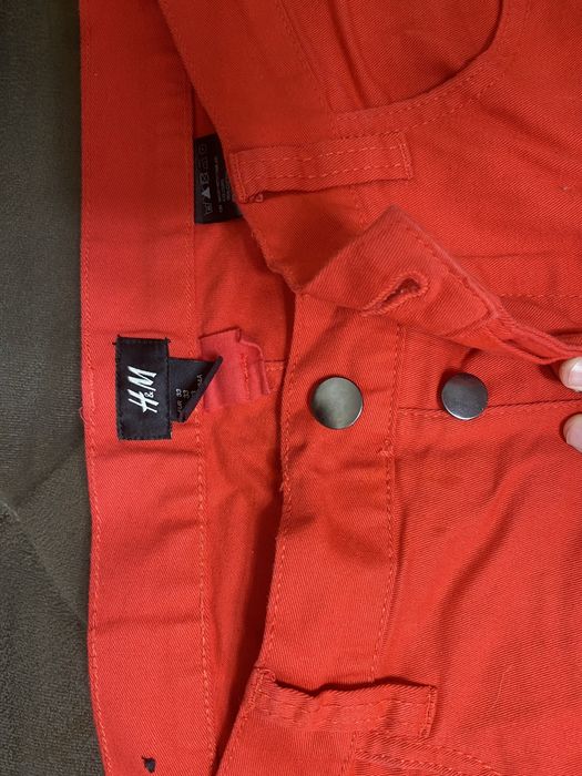 Красные джинсы для девушек