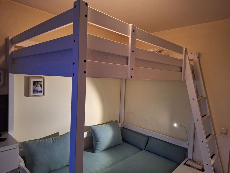 Практична спалня със стълба