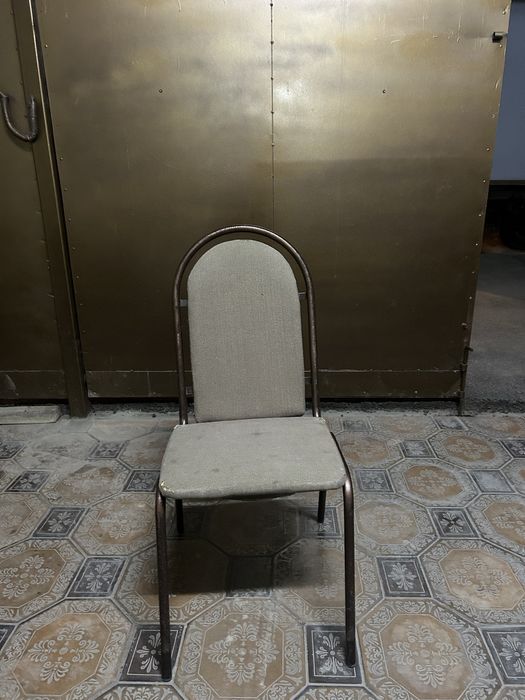 Продам стулья 100 штук