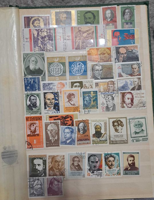 Продавам пощенски марки