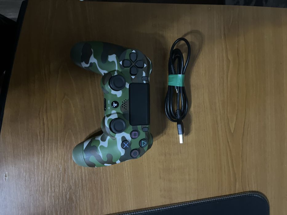 Vand maneta ps4 noua