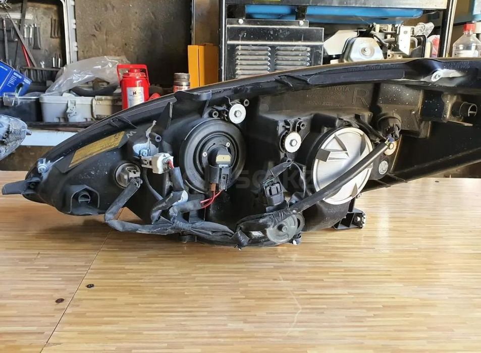 Фара на Lexus оригинал