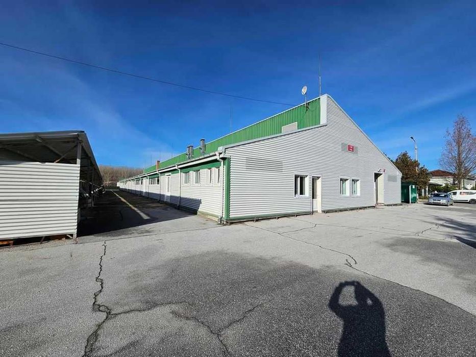 Давам складови помещения под наем