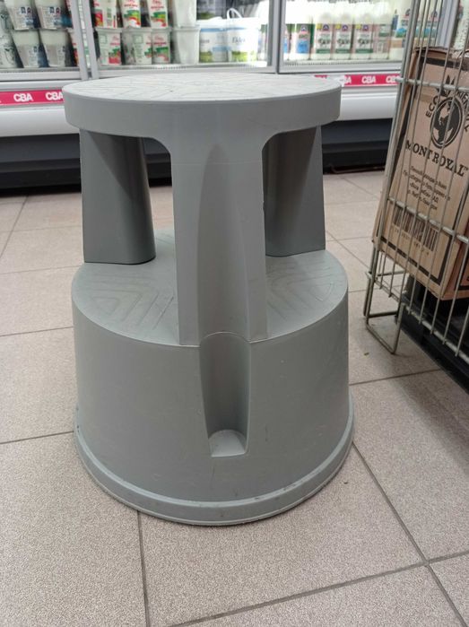 Помощно столче за магазини /на колелца/