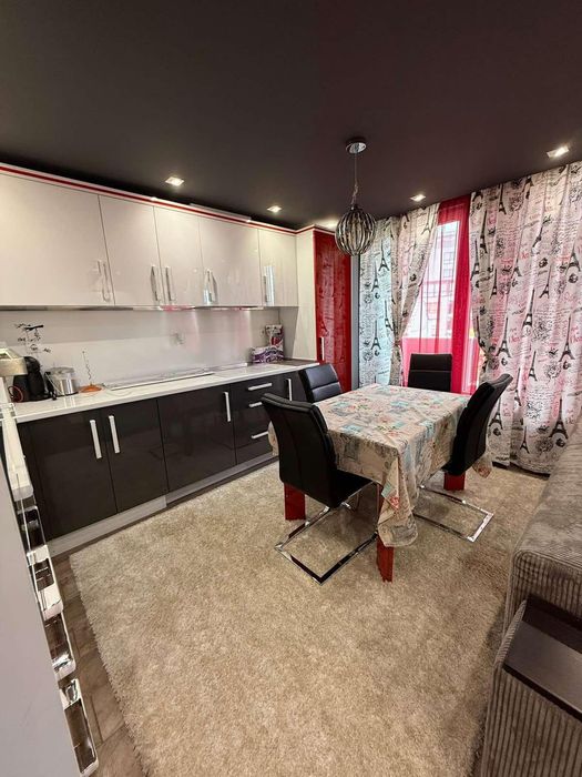 Дава се под наем Двустаен апартамент в Пловдив, Кършияка - 77 кв.м за 550 € - Снимка #2