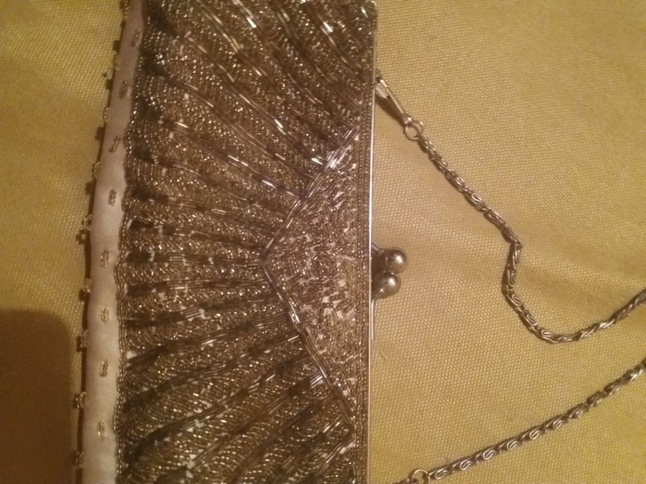 Сумочка-клатч на цепочке