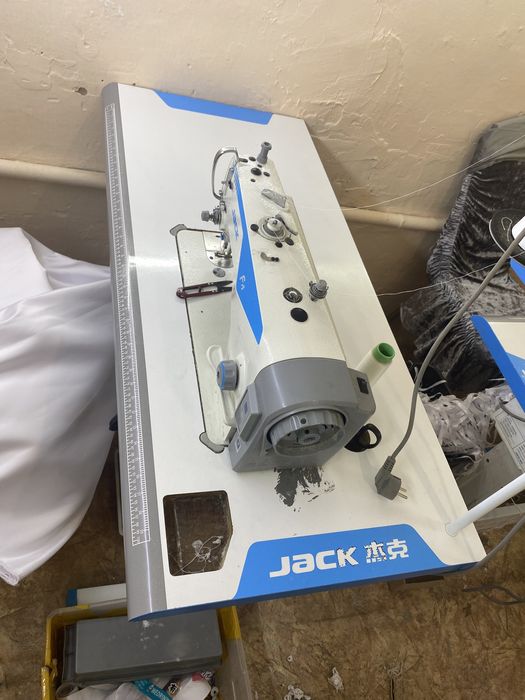 Продам машинку швейную