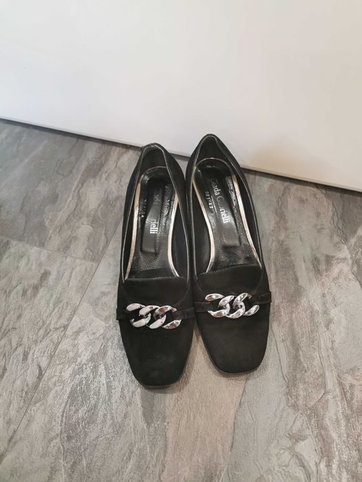 Елегантни дамски обувки