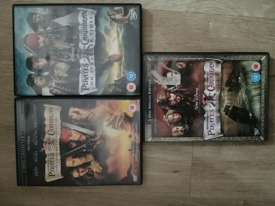 Vând cd-uri originale cu filme bune