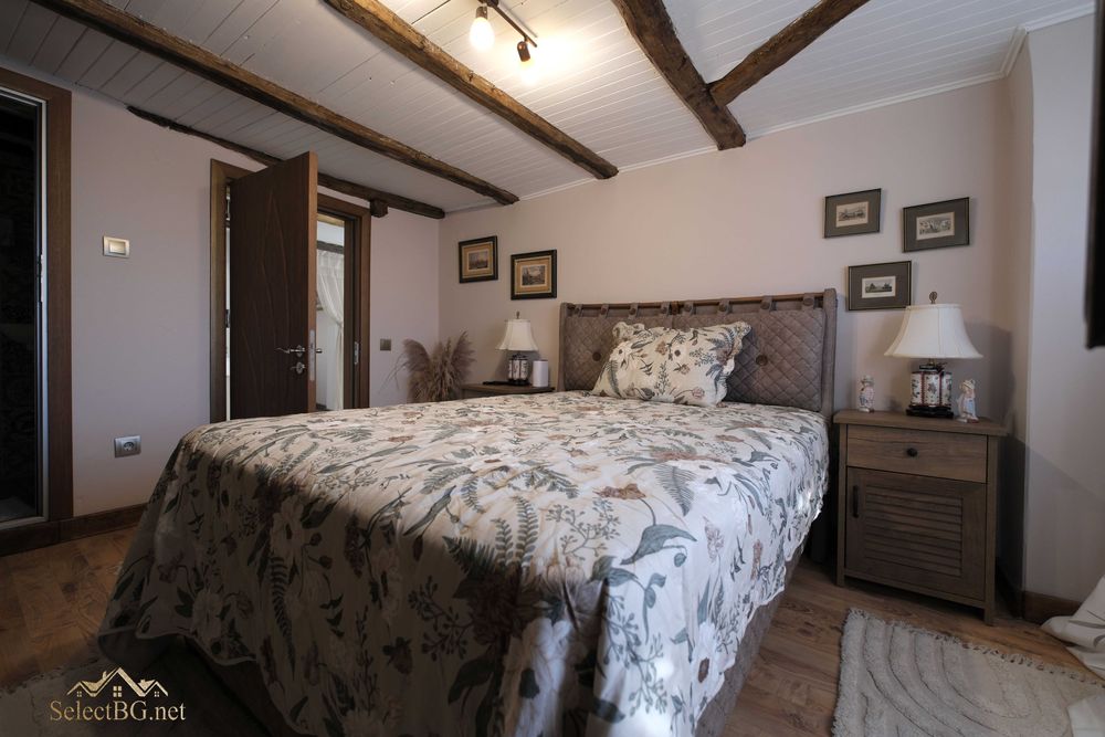 Реновирана къща в близко село до Велико Търново