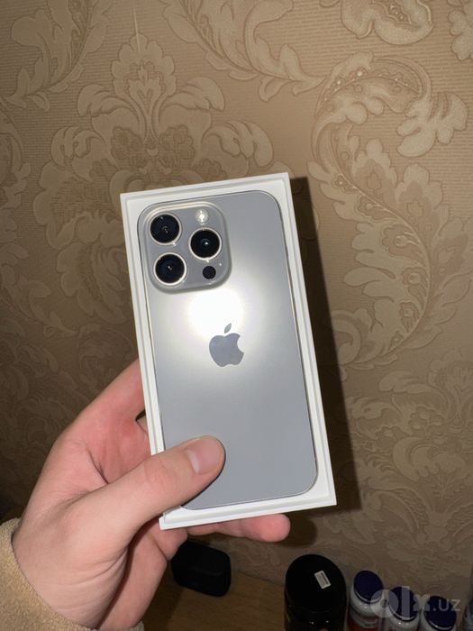 iPhone 15 Pro 256 GB — Natural Titanium