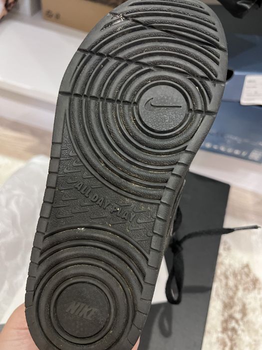 Кроссовки от NIKE