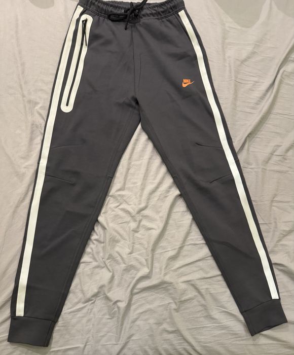 Продавам оригинален екип Nike tech fleece и тениска размер S, НОВО!