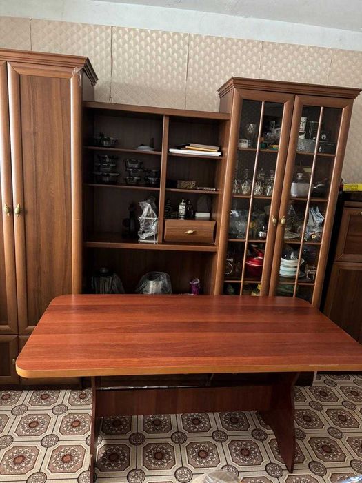 Продам мебель стол, стенка