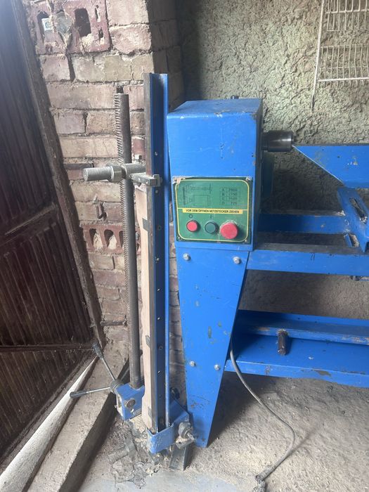 Дървообра  ботващ струг с 2 копирни устройства – почти неизползван