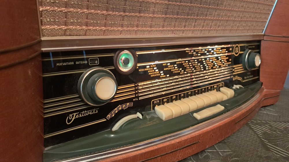 Ламповый радиоприемник высшего класса "Фестиваль"