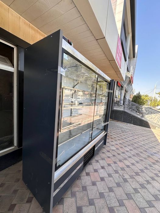 Витрина шкаф холодильнык