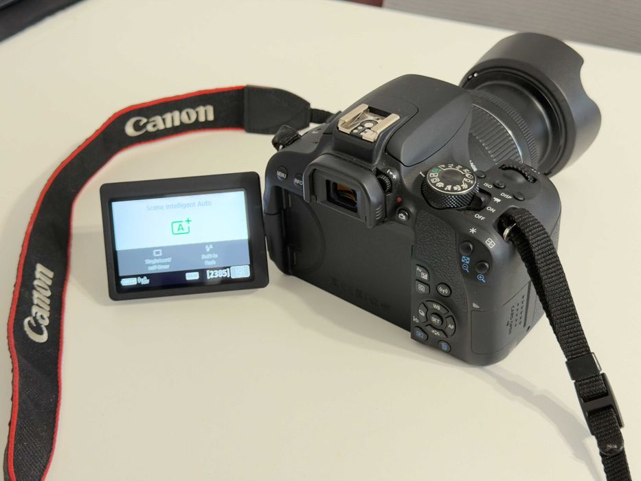 Canon EOS 800D + obiectiv kit 18-55mm - FULLBOX, folosit foarte puțin
