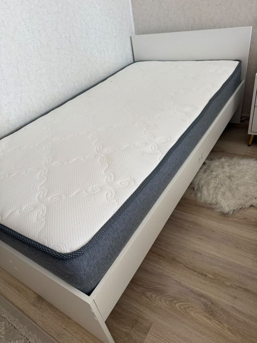 Продам новую кровать с матрасом