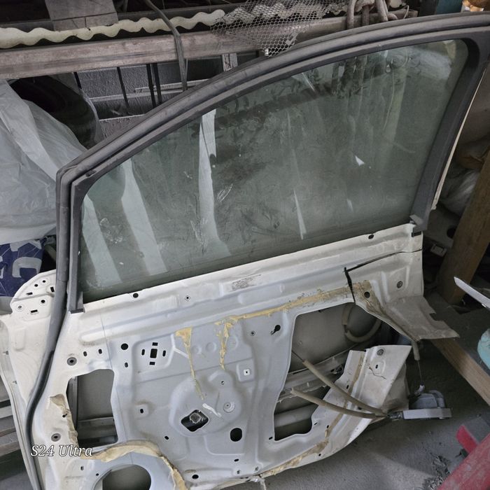 Предно дясно  стъкло  Nisan Leaf  2017 година