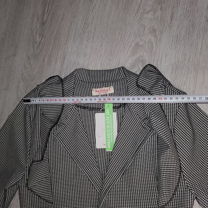 Pardesiu nou-marime 13-14 ani