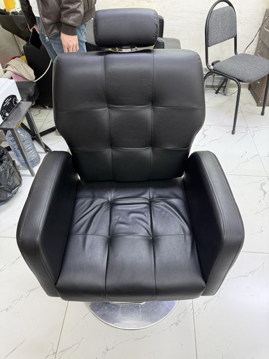 Срочно продаем парикмахерские кресла!