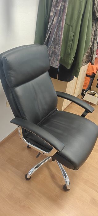 Мениджърски офис стол