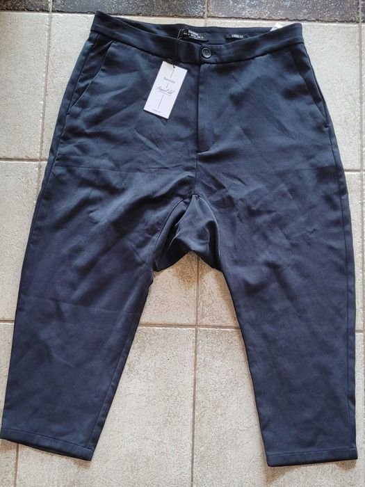 Vand pantaloni Bershka