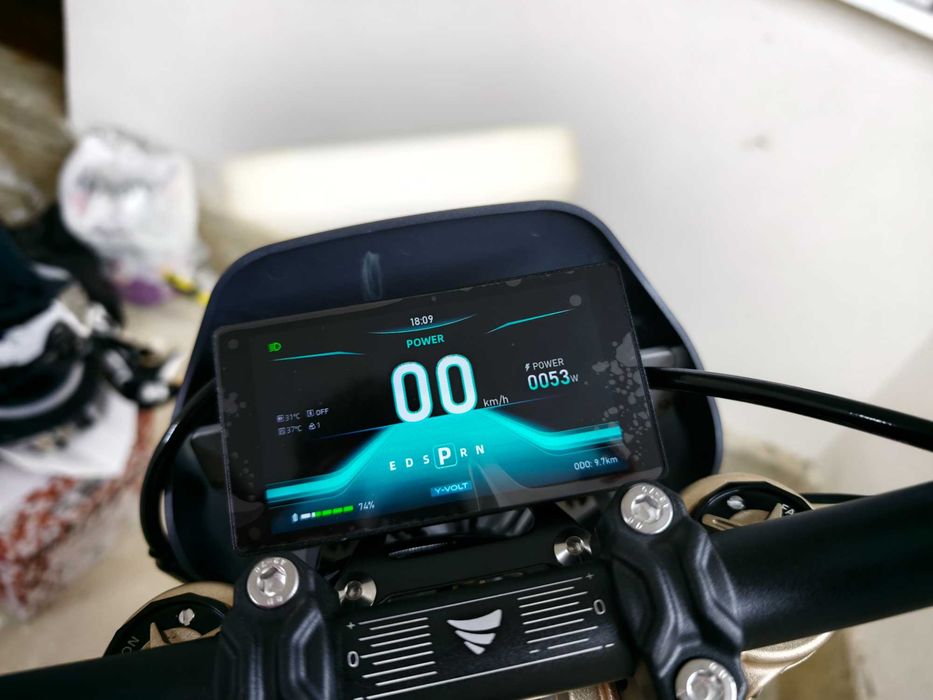 Y-volt surge V с гаранция