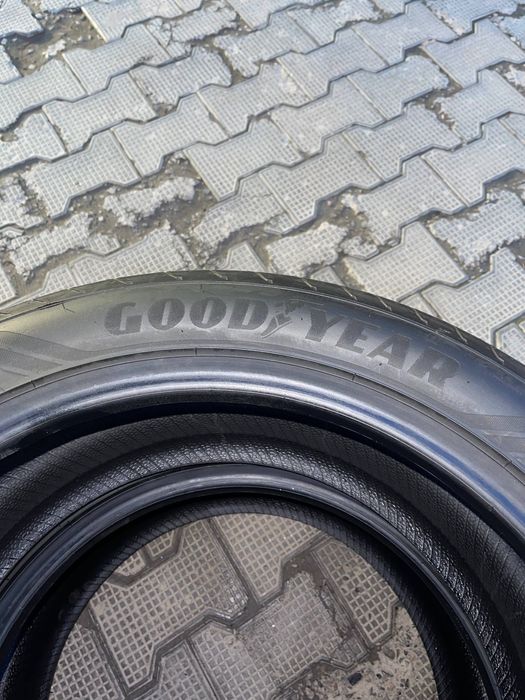 Good Year  245/45R19