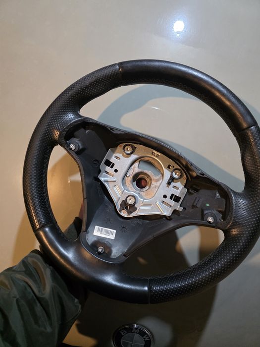 Vand volan bmw e90 pachet m sau schimb cu unul de e46 tot pachet m