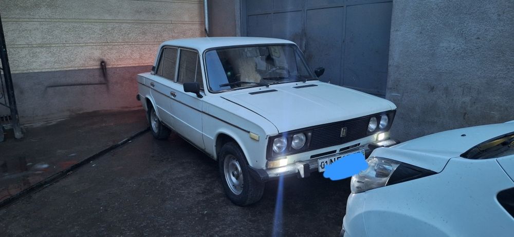 ВАЗ 2106  в идеале многие детали, обшивка салона ещё заводской