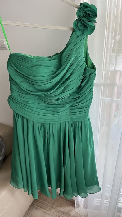 Официална зелена рокля