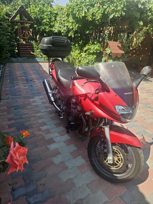 Vand  kawasaki zr7s an 2002 recent adus din Germania