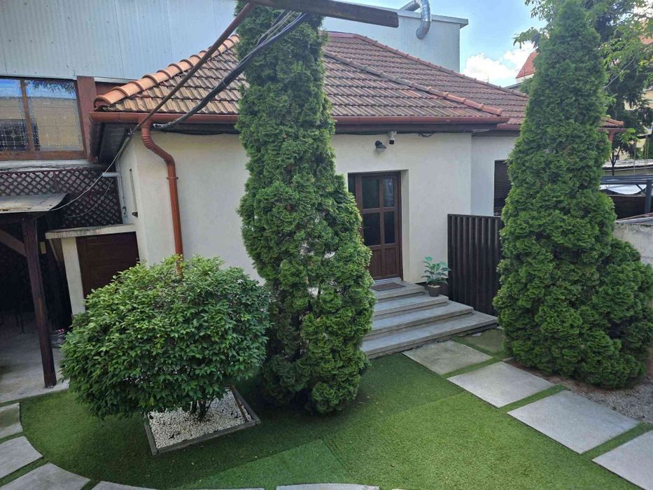 Vand casa in centru