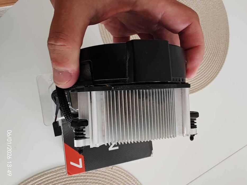 AMD Ryzen 7 2700X 8 cores / 16 threads 4.3GHz + cooler Wraith