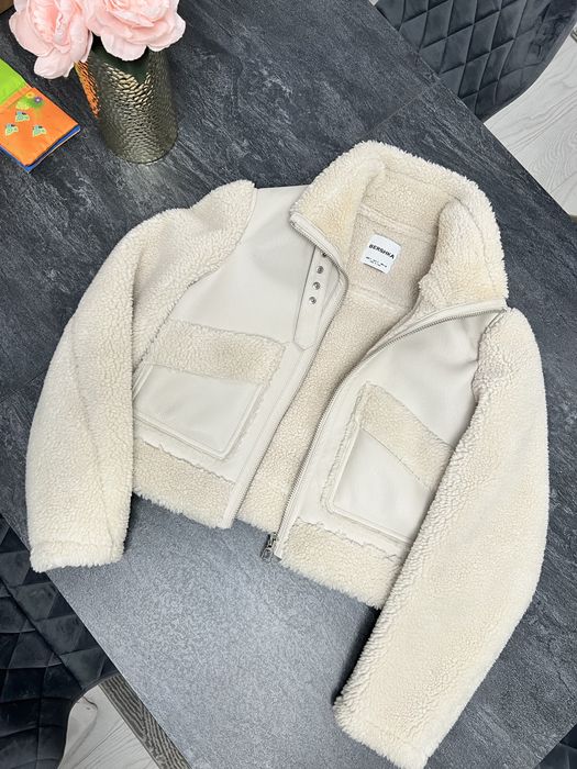 Jacheta teddy Bershka crem piele eco