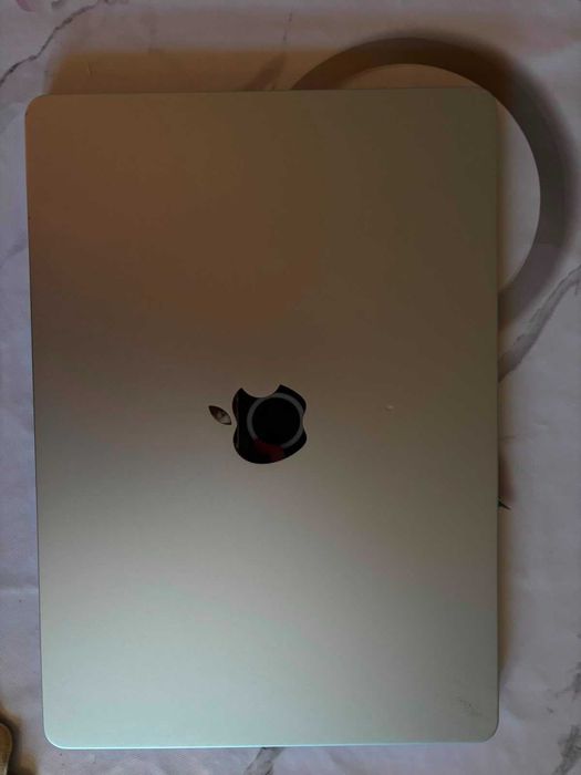 Продам macbook air 13 M4