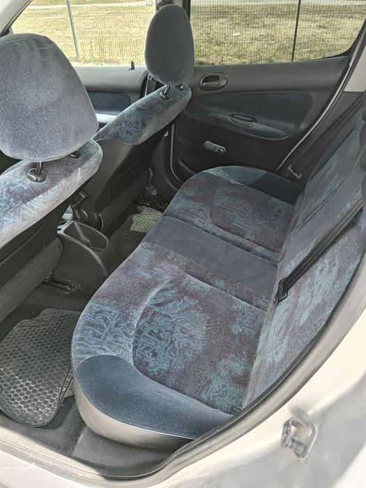 Peugeot 206 1 4 benzina anul 2001