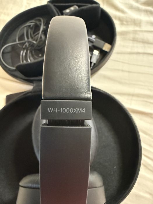 Sony WH-1000XM4 bluetooth слушалки