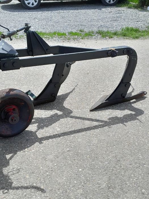 Plug cu 2 brazde