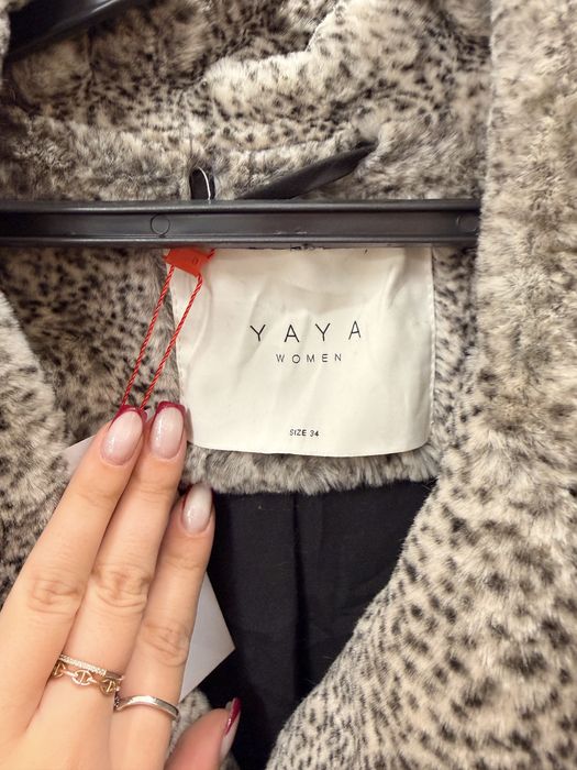 Дамско палто с шарка