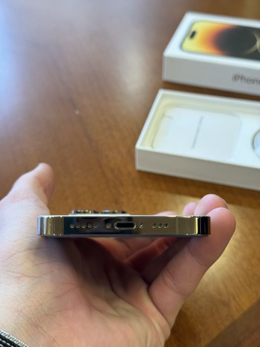 Iphone 14про.      .