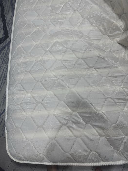 Матрас 180х200 в хорошем состоянии
