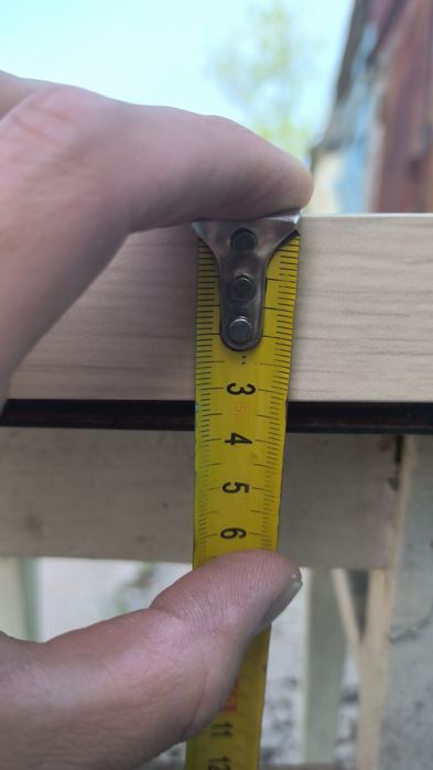 Полки настенные светлые и тёмные