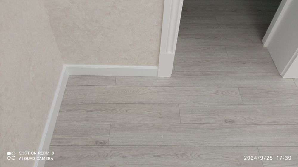 Установка МДФ плинтуса.