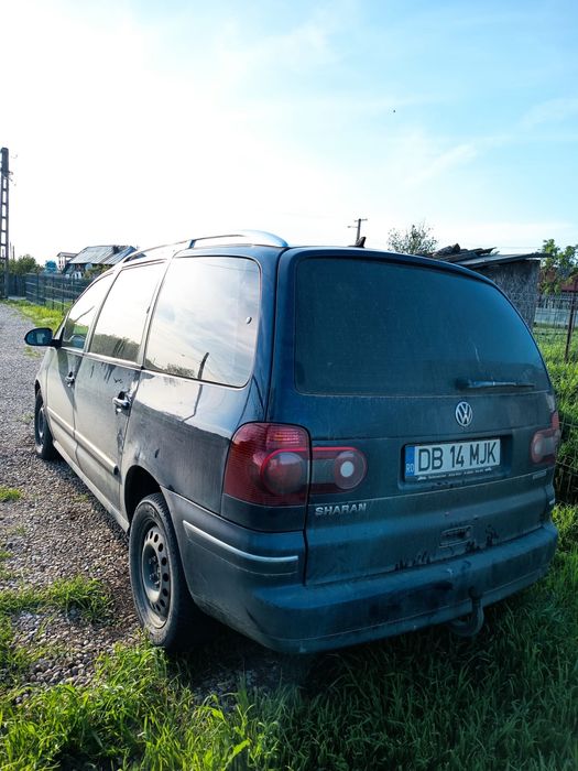 VW Sharan avariat