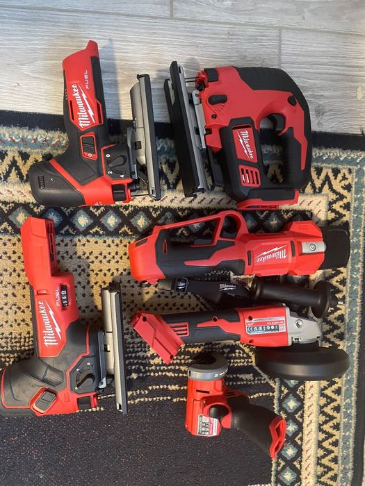 Vând scule Milwaukee m12 M18