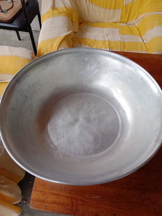 Тазики алюминиевые, эмалированные и пластиковые , казан